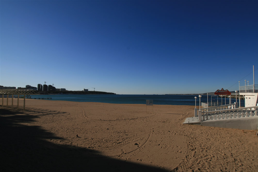 Центральный пляж Геленджика в декабре.